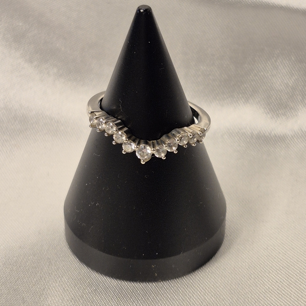 Elegant Sterling Silver Women's Ring with Sparkling CZ's. Vietnam, Cz 925 Marks.